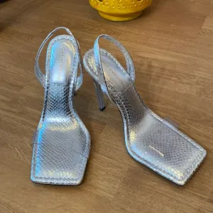 NWT: Good American Open Square Toe Heels Silver Snake Size 10