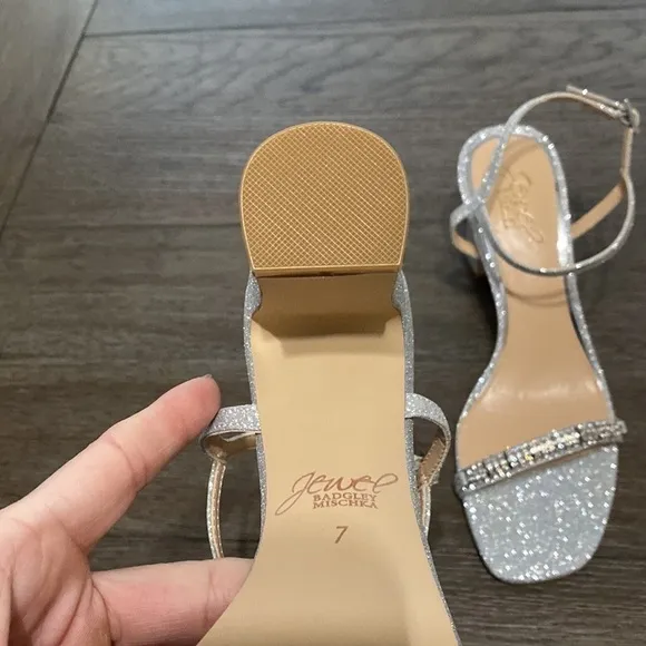 NWT Jewel Badgley Mischka Silver jewel dressy block heels | Size 7