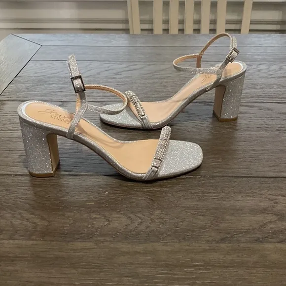 NWT Jewel Badgley Mischka Silver jewel dressy block heels | Size 7