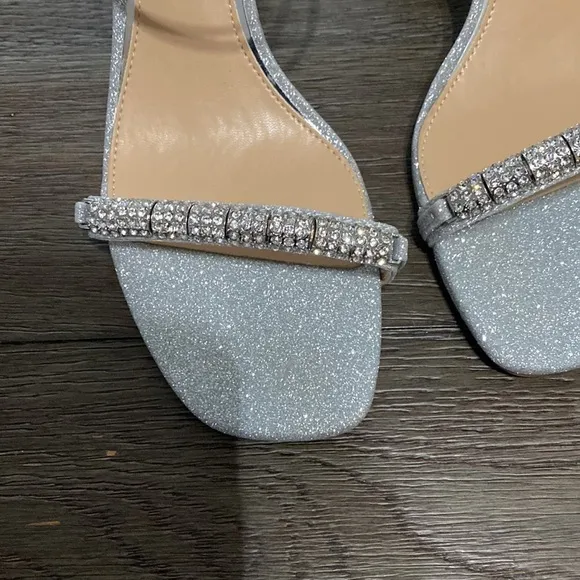 NWT Jewel Badgley Mischka Silver jewel dressy block heels | Size 7
