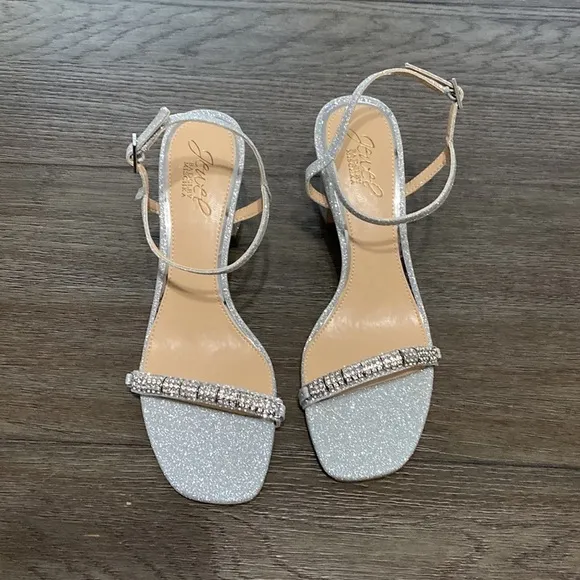 NWT Jewel Badgley Mischka Silver jewel dressy block heels | Size 7