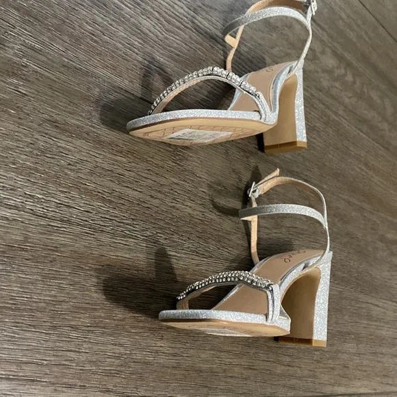 NWT Jewel Badgley Mischka Silver jewel dressy block heels | Size 7