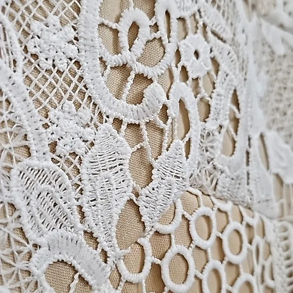 Nwt Romeo &amp; Juliet Couture Creme Embroidered Floral Lace/Geometric Midi Dress