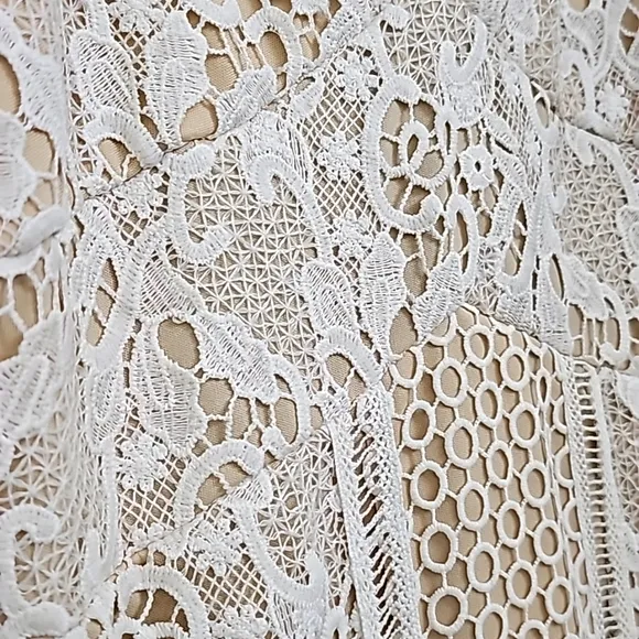 Nwt Romeo &amp; Juliet Couture Creme Embroidered Floral Lace/Geometric Midi Dress