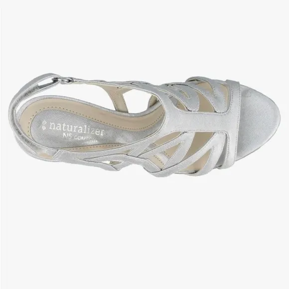 NWT Silver Danya Naturlizer. Size 7.5