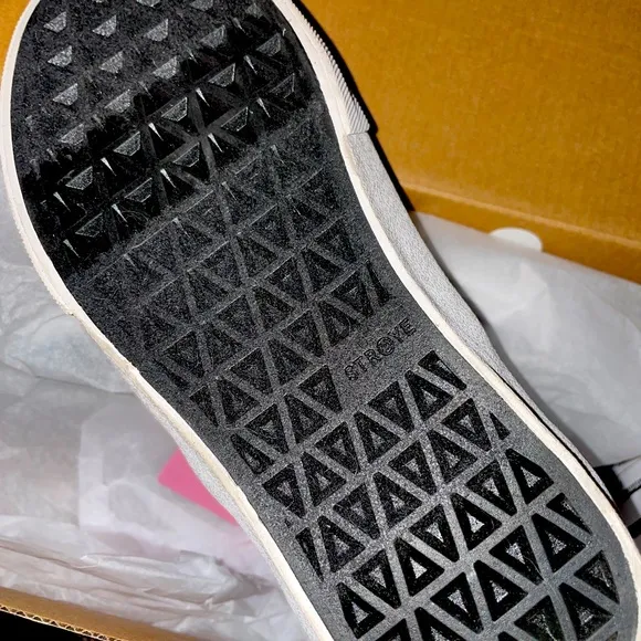 NWT - STRAYE VENTURA XZ ZERO - wht 3M/4.5W