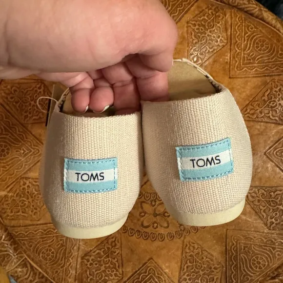 NWT TOMS Warm Natural Heritage Canvas size 9