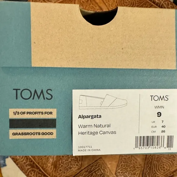 NWT TOMS Warm Natural Heritage Canvas size 9