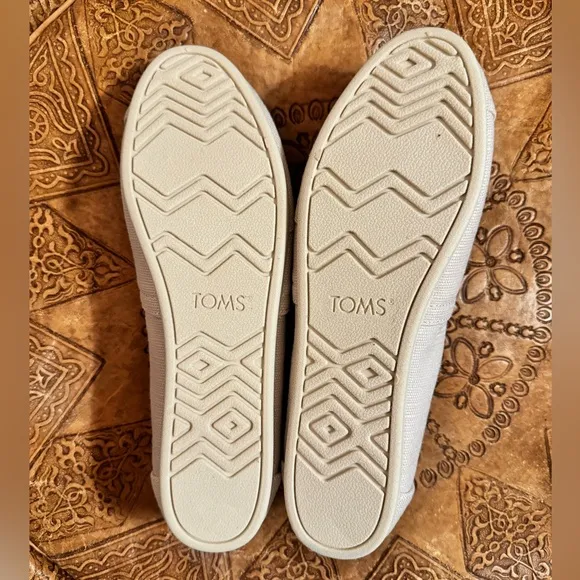 NWT TOMS Warm Natural Heritage Canvas size 9