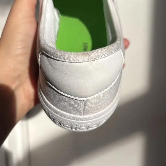 NWT unisex Adidas Vulc Raid3r slip on shoe in white canvas