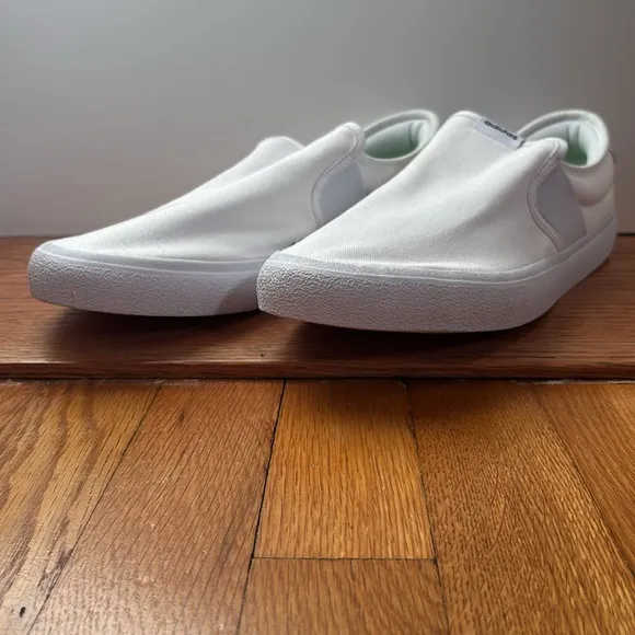 NWT unisex Adidas Vulc Raid3r slip on shoe in white canvas