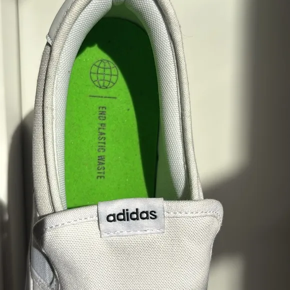 NWT unisex Adidas Vulc Raid3r slip on shoe in white canvas