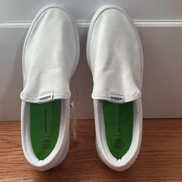 NWT unisex Adidas Vulc Raid3r slip on shoe in white canvas