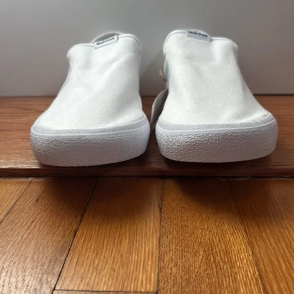 NWT unisex Adidas Vulc Raid3r slip on shoe in white canvas
