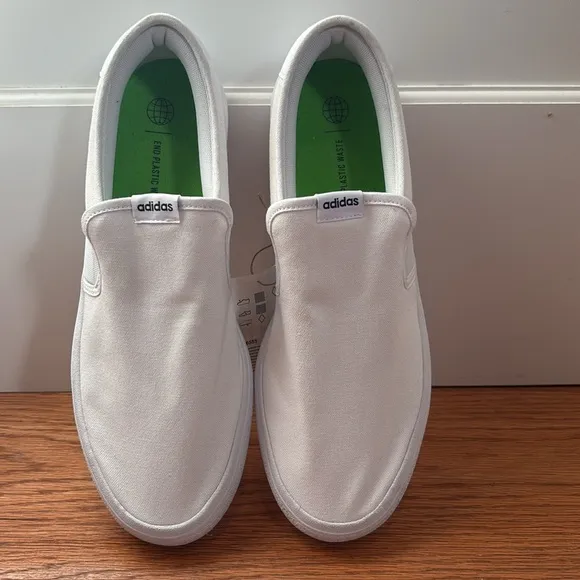 NWT unisex Adidas Vulc Raid3r slip on shoe in white canvas