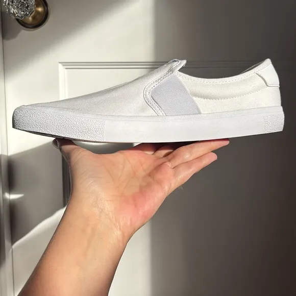NWT unisex Adidas Vulc Raid3r slip on shoe in white canvas