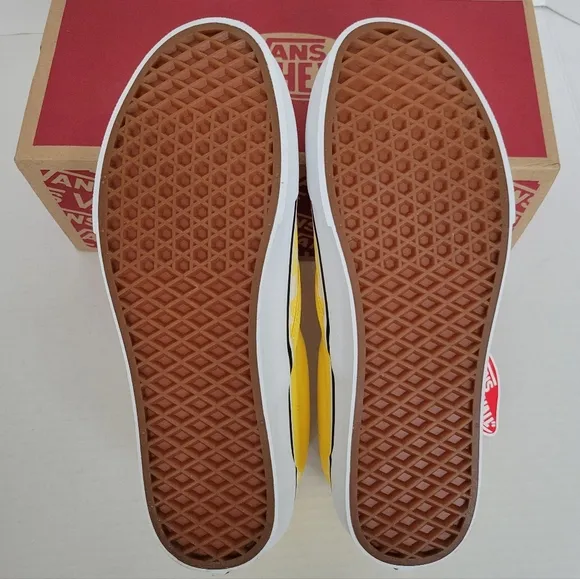 NWT Vans Classic Slip-On Checkerboard Yellow. Unisex Sizes Men's 9.5, Women's 11