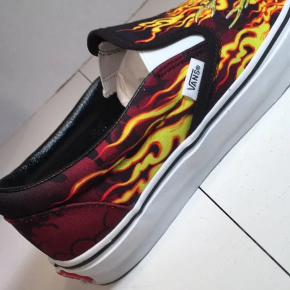 NWT Vans Classic Slip-On Samurai Rising Sneakers Men’s 9