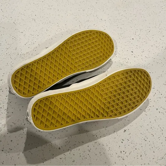 NWT Vans X Harry Potter Hufflepuff Slip-On sneakers Black Womens US 9.5