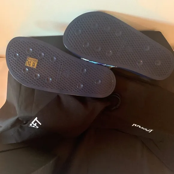 NWT Vetements rubber slides