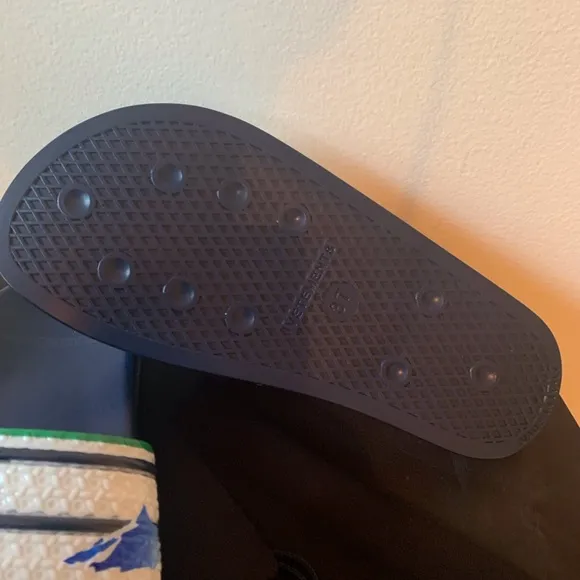 NWT Vetements rubber slides