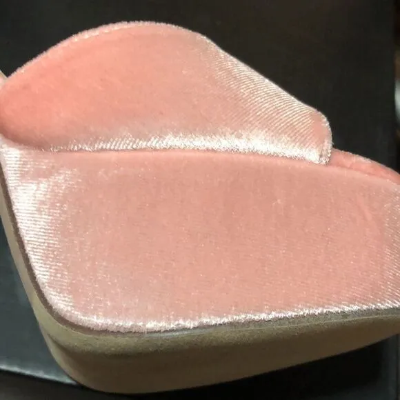 NWT Vintage Chase  Chloe Pink Velvet Cairo strap Heels . Gorgeous!5” block heel