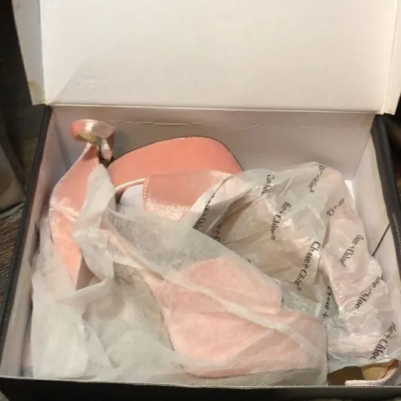 NWT Vintage Chase  Chloe Pink Velvet Cairo strap Heels . Gorgeous!5” block heel