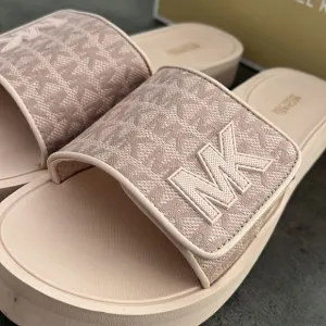 NWT Michael Kors logo platform slides pink 10