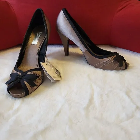 NWT Zara grey metallic peep toe heels