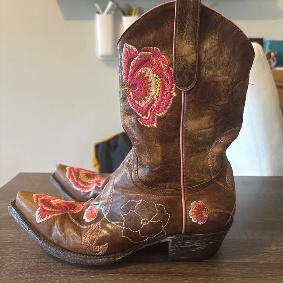 Old Gringo Marsha western boots. Stunning floral embroidery boho RTL $595 VGUC 7