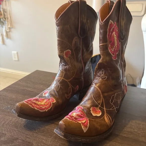 Old Gringo Marsha western boots. Stunning floral embroidery boho RTL $595 VGUC 7