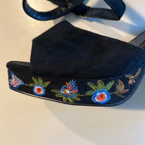 Olivia Miller block heels