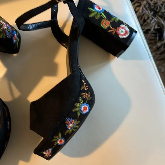 Olivia Miller block heels