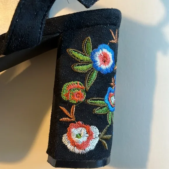 Olivia Miller block heels