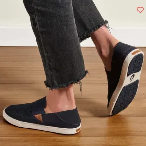 OluKai Pehuea Slip On Size 9.0 In Navy Blue