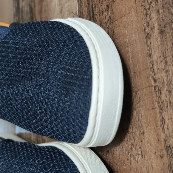 OluKai Pehuea Slip On Size 9.0 In Navy Blue