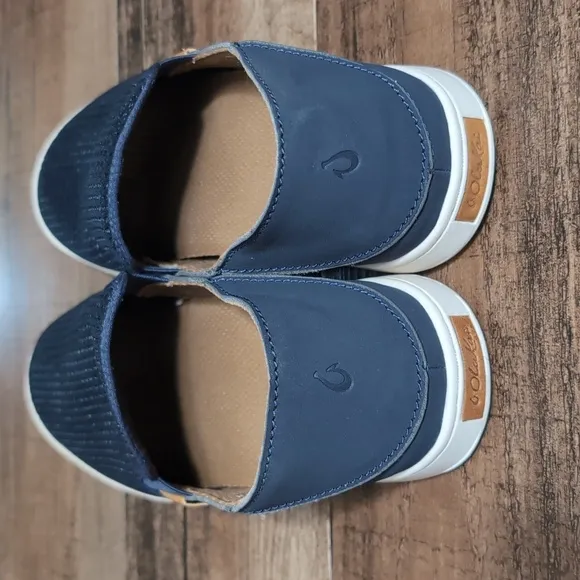 OluKai Pehuea Slip On Size 9.0 In Navy Blue