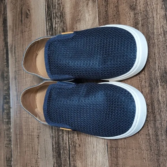 OluKai Pehuea Slip On Size 9.0 In Navy Blue
