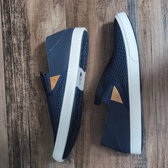 OluKai Pehuea Slip On Size 9.0 In Navy Blue