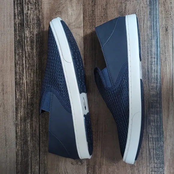 OluKai Pehuea Slip On Size 9.0 In Navy Blue