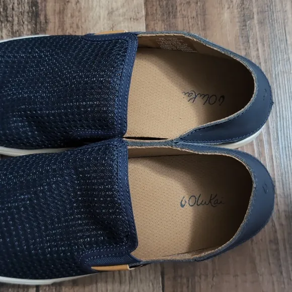 OluKai Pehuea Slip On Size 9.0 In Navy Blue