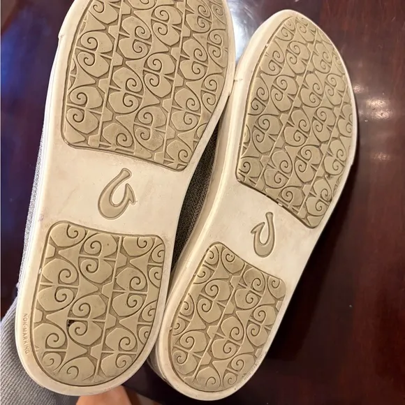 Olukai Women's Pehuea Li sneakers size 8.5