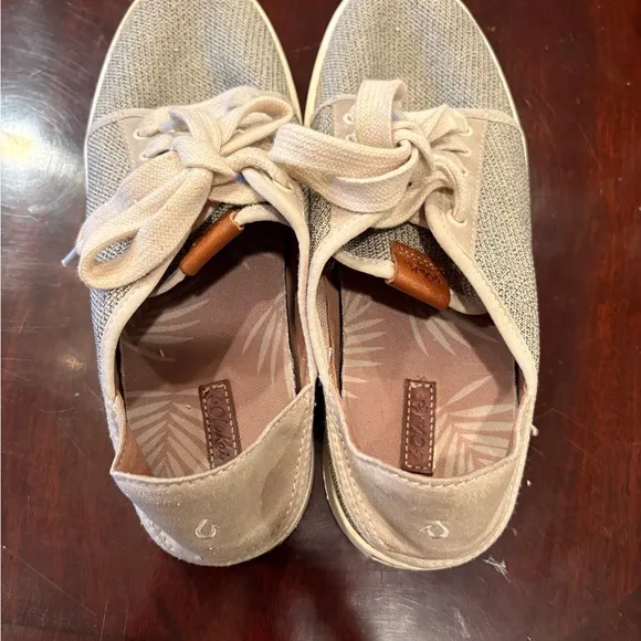 Olukai Women's Pehuea Li sneakers size 8.5