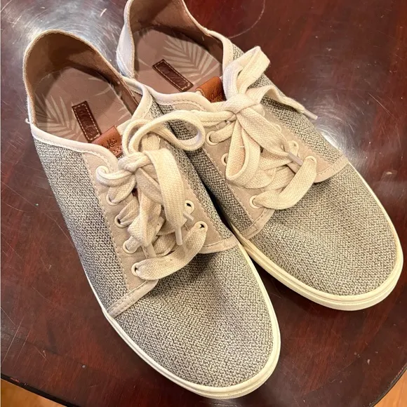Olukai Women's Pehuea Li sneakers size 8.5