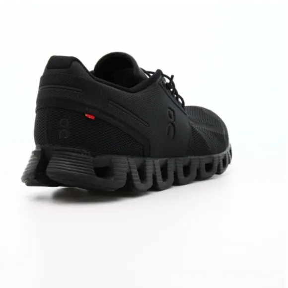 On Clouds Running slip on trainer in all black size 8