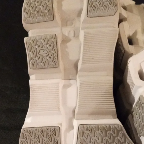 On Running Cloudflyer 5 White Athletic Shoes Lightweight Comfort