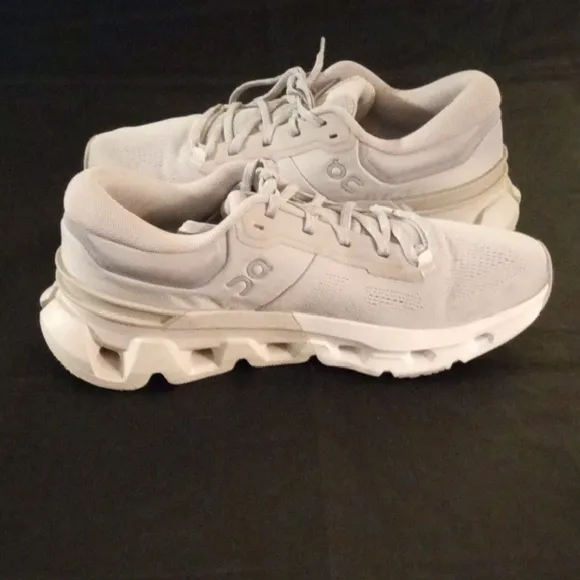 On Running Cloudflyer 5 White Athletic Shoes Lightweight Comfort