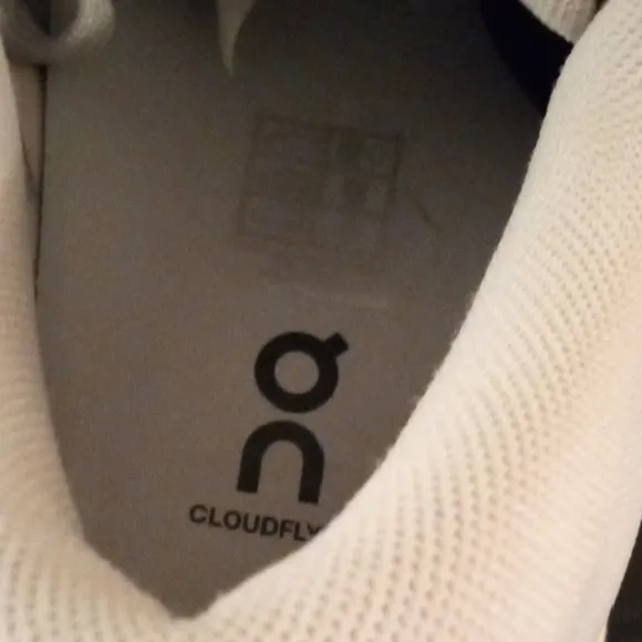 On Running Cloudflyer 5 White Athletic Shoes Lightweight Comfort