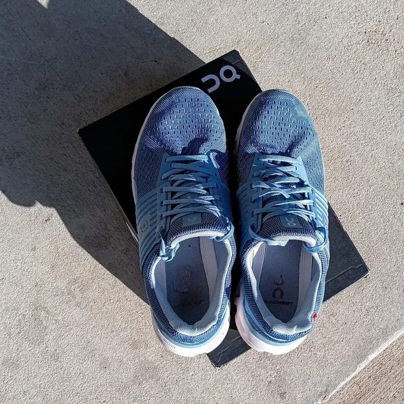 On Running Cloudswift  Running Shoes Lake- Sky Blue -White 7.5M (9W)