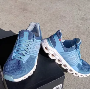 On Running Cloudswift  Running Shoes Lake- Sky Blue -White 7.5M (9W)